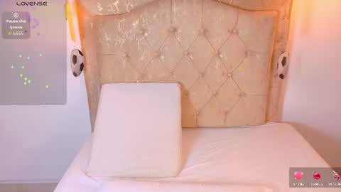 laurenn_smitth online show from 15, 6, 2026