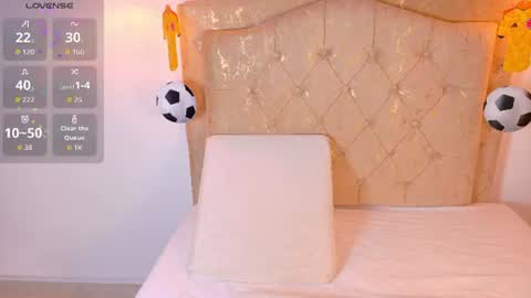 laurenn_smitth online show from 20, 6, 2026