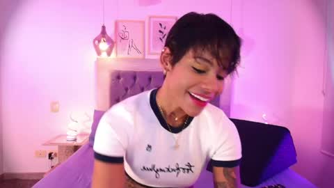 Lauren Saenz online show from 5, 6, 2026