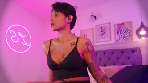 Lauren Saenz online show from 12, 6, 2026