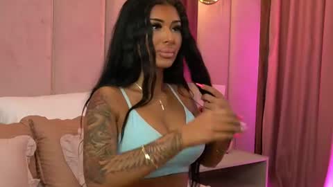 Layla online show from 28, 6, 2026