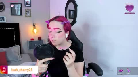 Snapshot of leah_cherry chatting on 8, 5, 2026 Leah online show from 8, 5, 2026