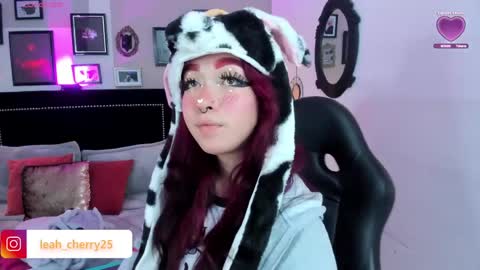 Snapshot of leah_cherry chatting on 25, 5, 2026 Leah online show from 25, 5, 2026