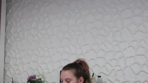 leiahux online show from 5, 6, 2026