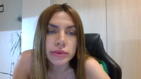 Snapshot of lena6122000 chatting on 17, 6, 2026 lena6122000 online show from 17, 6, 2026