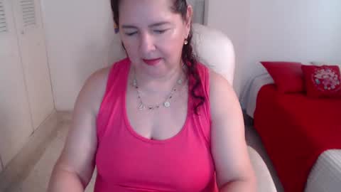leonela   online show from 7, 6, 2026