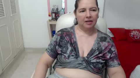 leonela   online show from 8, 6, 2026