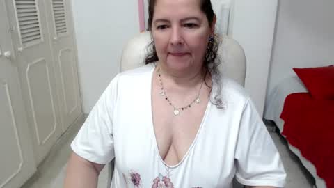 leonela   online show from 11, 6, 2026