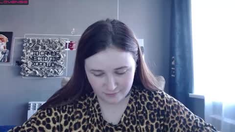 light_lunaa online show from 4, 6, 2026