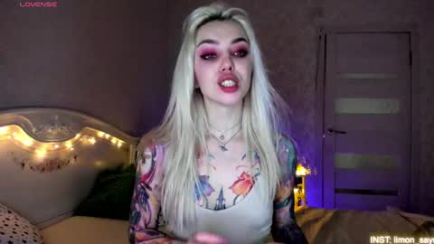 LilliMoore online show from 4, 6, 2026