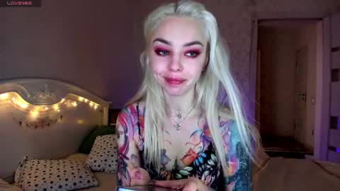 LilliMoore online show from 14, 6, 2026