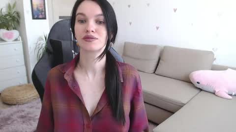 lilliyves online show from 21, 4, 2026