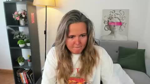 Lily online show from 15, 6, 2026