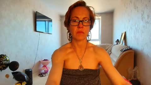 Liora Weiss online show from 23, 5, 2026