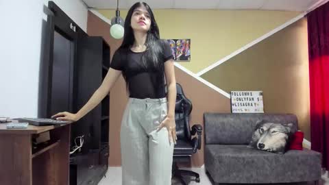 Lisa Gray Independent Model online show from 27, 3, 2026