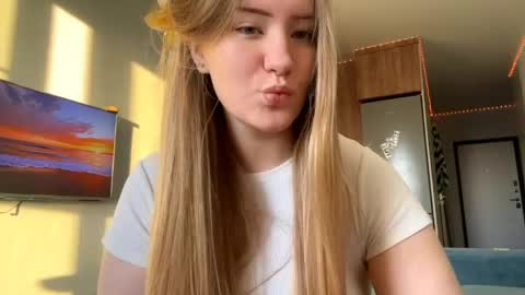 Snapshot of lisi_kiss_ chatting on 23, 5, 2026 Aurora online show from 23, 5, 2026