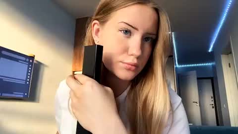 Snapshot of lisi_kiss_ chatting on 7, 6, 2026 Aurora online show from 7, 6, 2026