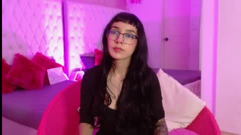 Snapshot of little_paulette chatting on 27, 5, 2026 Paulette online show from 27, 5, 2026