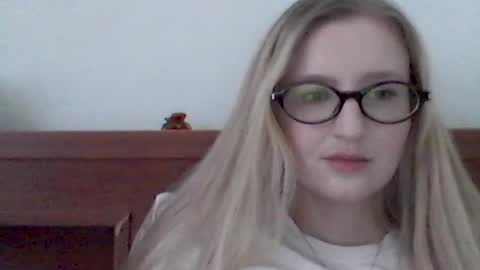 lolaglamour_ online show from 26, 6, 2026