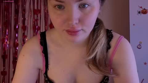 Lora online show from 7, 6, 2026
