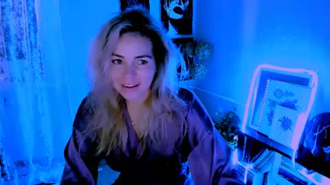 Lora online show from 15, 6, 2026