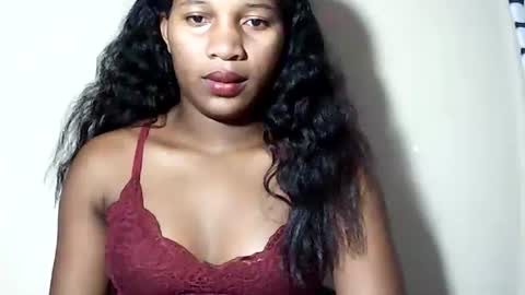 lovelylarra online show from 8, 6, 2026