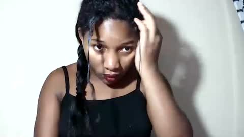 lovelylarra online show from 9, 6, 2026