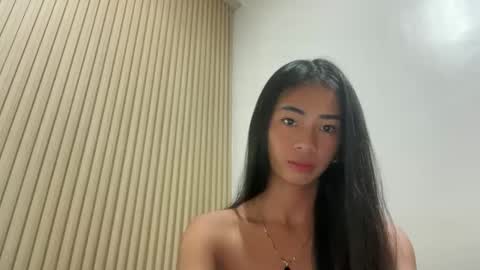 lovelyours_kishia online show from 4, 4, 2026