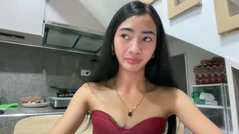 lovelyours_kishia online show from 18, 4, 2026