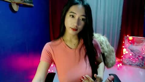 Snapshot of lovelypetite143 chatting on 25, 5, 2026 lovelypetite143 online show from 25, 5, 2026