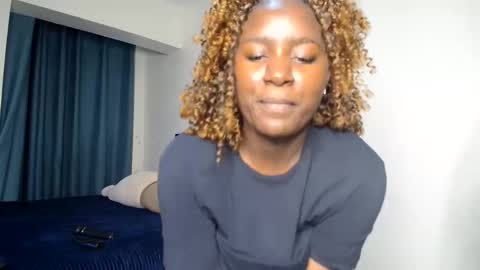 Snapshot of loyalcutie chatting on 4, 6, 2026 loyalcutie online show from 4, 6, 2026