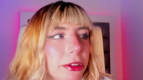 Snapshot of luna__scarlett chatting on 15, 4, 2026 luna online show from 15, 4, 2026