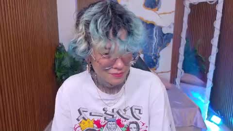 lyra_tay online show from 10, 6, 2026
