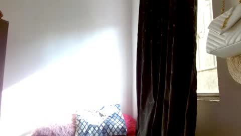 maaddy_thompson online show from 24, 4, 2026