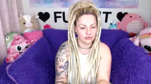 Mackenzie Wolfe online show from 13, 6, 2026