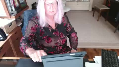 Snapshot of maclan7 chatting on 18, 5, 2026 Deanne online show from 18, 5, 2026