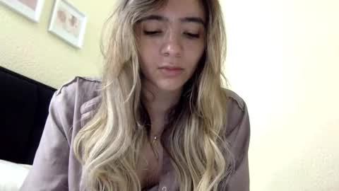 majo_gomezz online show from 4, 6, 2026