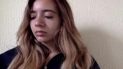 majo_gomezz online show from 6, 6, 2026
