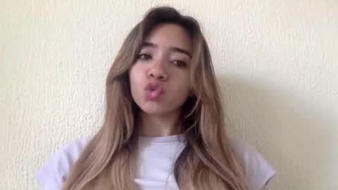 majo_gomezz online show from 10, 6, 2026