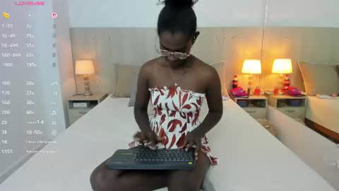 Mara Sinclair online show from 5, 7, 2026