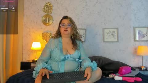 Martina Caicedo online show from 5, 6, 2026