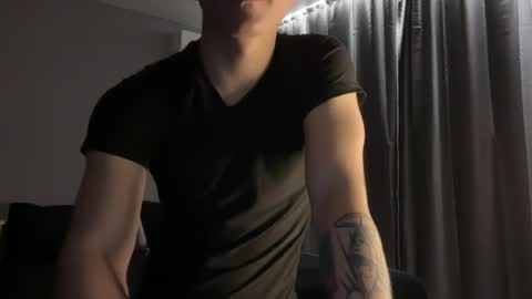 Snapshot of maxwoolf chatting on 19, 4, 2026 Max online show from 19, 4, 2026