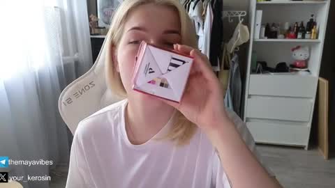 Snapshot of maya_blonde18 chatting on 28, 5, 2026 Maya online show from 28, 5, 2026