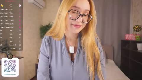 Snapshot of maybellebyone chatting on 17, 6, 2026 Milina online show from 17, 6, 2026