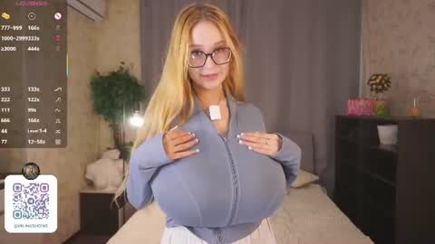 Snapshot of maybellebyone chatting on 19, 6, 2026 Milina online show from 19, 6, 2026