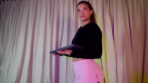 MelinaSmith  online show from 11, 6, 2026