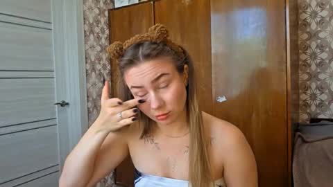 Snapshot of memento_mary chatting on 11, 9, 2025 The princess of your dreams online show from 11, 9, 2025
