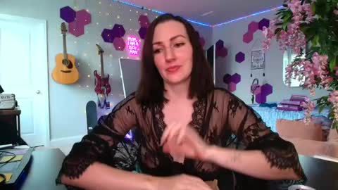 Meredith Bae online show from 8, 6, 2026