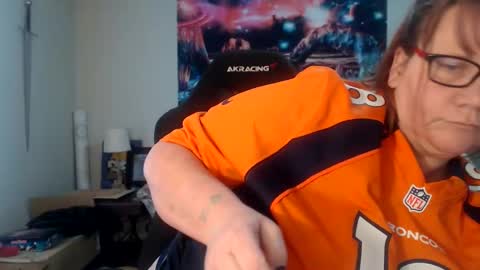 Mommy Jaxx online show from 8, 12, 2024