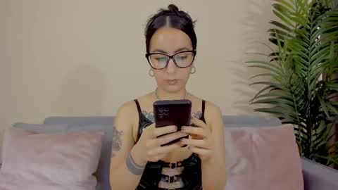 Sarah Luna online show from 3, 6, 2026